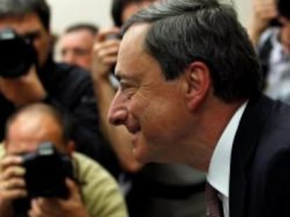 Mario Draghi atiende a la prensa en el Congreso de los Diputados