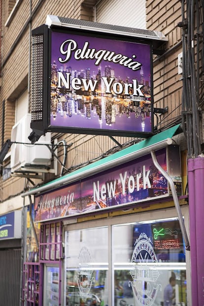 Fachada de la peluquería New York, en Madrid.