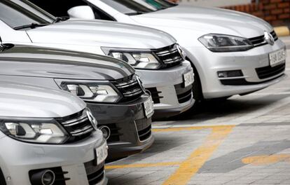 Coches en un concesionario de Se&uacute;l. 