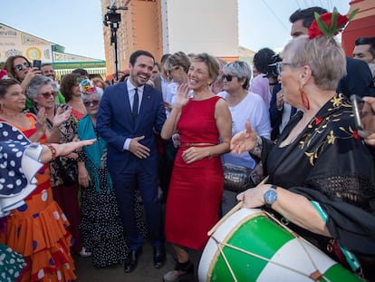 Alberto Garzón y Yolanda Díaz, en la feria de Sevilla.