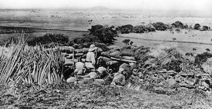 Posición de ametralladora alemana de la fuerza de protección en la frontera con el África Oriental Británica en la región del Kilimanjaro, en Tanzania.