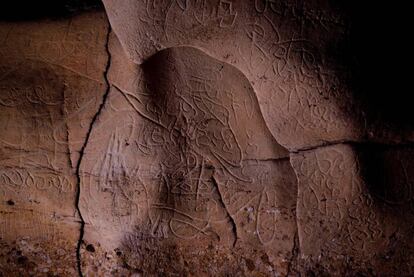 Hallazgo de un centenar de representaciones de arte rupestre en L'Espluga de Francolí.