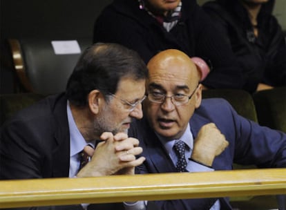 Mariano Rajoy y Javier Rojo, en la tribuna de invitados.