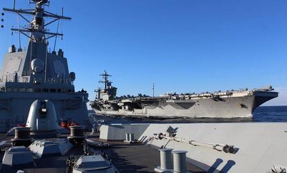 Spanish frigate ‘Méndez Núñez’ (l) and ‘USS Abraham Lincoln.’