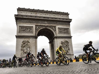 Chris Froome porta el maillot amarillo en el Tour de Francia 2015