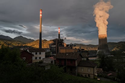 La central térmica de Soto de Ribera. 