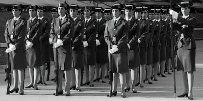 Promotion of female civil guards in training in Valdemoro, Madrid (1989).