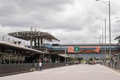 Bloqueos en la estación Banderas de Transmilenio, en Bogotá, el 28 de mayo de 2025.
