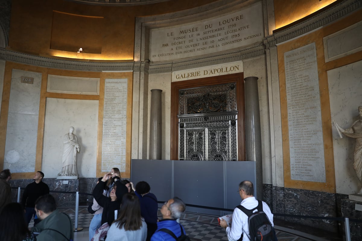 Detenidos por el robo del Louvre: avances y tensiones en la investigación a dos semanas del asalto