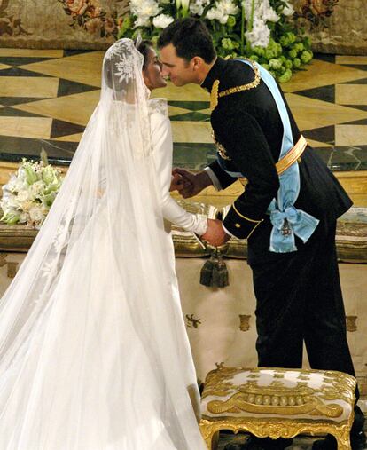 La boda se celebró en la catedral de la Almudena de Madrid el 22 de mayo de 2004, dos meses después de los atentados del 11 de marzo por lo que la celebración fue menos fastuosa de lo previsto.