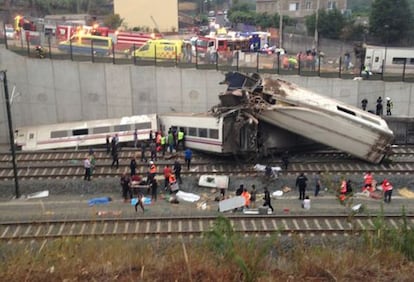 Los servicios de emergencia en el lugar del accidente