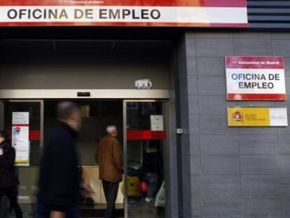 Entrada en una oficina de empleo en Madrid.