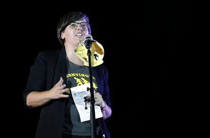 La diputada de la CUP Mireia Boya interviene en el acto unitario del independentismo a dos días del 1-O, en Montjuic, Barcelona. 