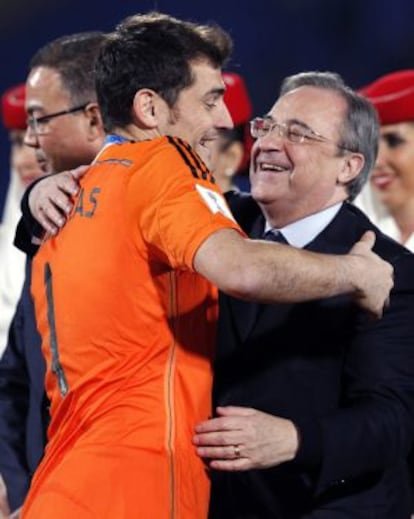 El presidente del Real Madrid, Florentino Pérez e Iker Casillas.