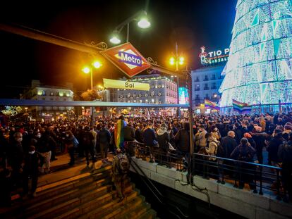 Concentración de defensa de los derechos del colectivo LGTBI+, en la Puerta del Sol, el 15 de diciembre.