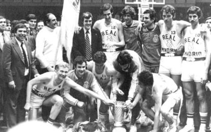 La plantilla del Real Madrid de la temporada 1973-1974.