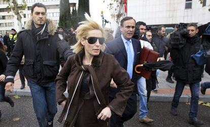 Marta Domíguez, a la salida de los juzgados de Madrid en diciembre de 2010.