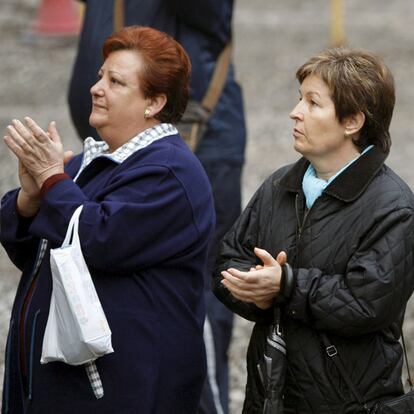 Muchos habitantes de Bermeo celebraron en la calle el anuncio del fin del secuestro.