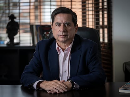 Juan Fernando Cristo, abogado y político colombiano, en su oficina en Bogotá el 6 de Julio del 2023.