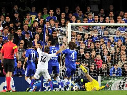El gol de Streller, el segundo del Basilea ante el Chelsea en Stamford Bridge.
