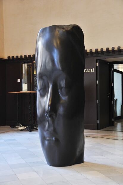 'Sanna's dream', uno de los rostros de Plensa situado en la sala Lluís Millet del Palau.
