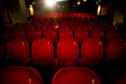 Una sala de cine vacía en el centro de Madrid en una foto de archivo.