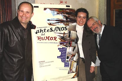 El director David Orejas, la productora y guionista, María Paz Orejas, y el humorista gráfico Antonio Fraguas, 'Forges'.