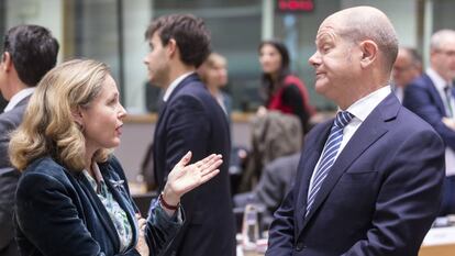 A ministra da Economia em exercício, Nadia Calviño, e seu homologo alemão Olaf Scholz.