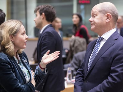 La ministra de Economía en funciones, Nadia Calviño, junto a su homólogo alemán Olaf Scholz.