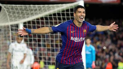 Súarez, en el clásico de la temporada pasada en el Camp Nou.