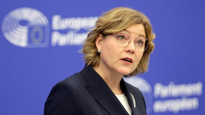La vicepresidenta de la Comisión Europea y responsable de Soberanía Tecnológica, Seguridad y Democracia, Henna Virkkunen, en una rueda de prensa en el Parlamento Europeo en Estrasburgo, el 11 de marzo.