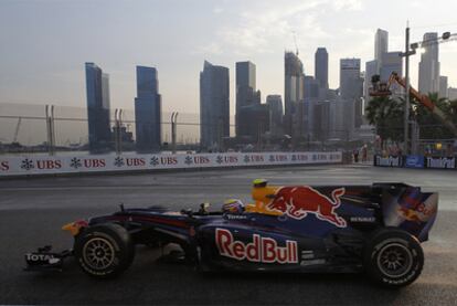 El Red Bull de Webber, durante la sesión de entrenamientos en Singapur.