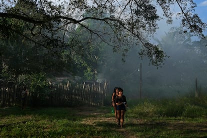 A group of young people walk in an Amazonian village in the State of Pará (Brazil).