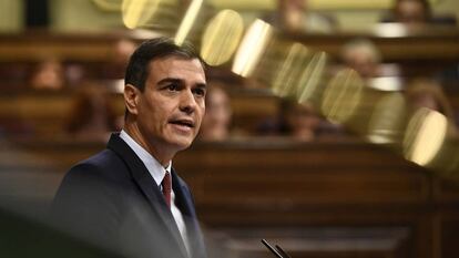 El presidente del Gobierno en funciones, Pedro Sánchez, durante su discurso de investidura este lunes en el Congreso.