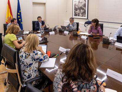 El secretario de Estado de la Seguridad Social, Borja Suárez, reunido este lunes con los agentes sociales, en una imagen cedida por el ministerio.