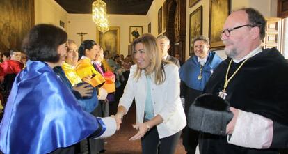 La presidenta de la Junta, Susana D&iacute;az, acompa&ntilde;ada de los rectores, en Granada.