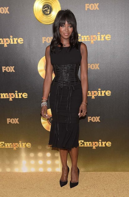 Naomi Campbell ha cambiado la pasarela por la televisión. La modelo y actriz forma parte del reparto de la serie Empire y no faltó al estreno en Hollywood. No nos termina de convencer cómo le sienta este vestido de Dolce & Gabbana.