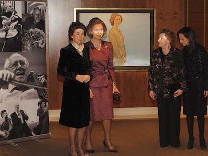 La Reina, con Paloma O&#39; Shea, y a la derecha, la profesora Natalia Shakhovskaya y la ministra Beatriz Corredor.