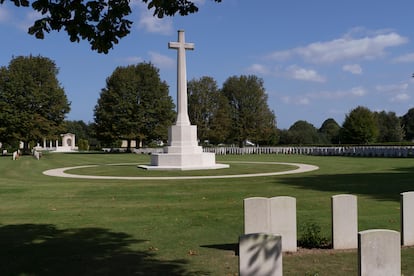 El cementerio de Bayeux en honor a los cados de la Segunda Guerra Mundial.