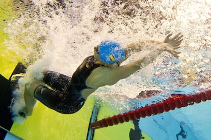 Belmonte, en pleno viraje, durante los 1500m.