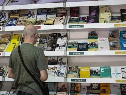 Últim dia de la Setmana del Llibre de l'any passat, a l'avinguda de la Catedral de Barcelona.