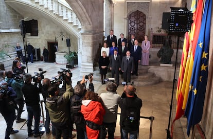 Los miembros del nuevo Gobierno Valenciano, este martes, tras la toma de posesión de cuatro consejeros.