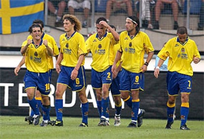 Los jugadores del Villarreal celebran el segundo gol de su equipo ante el Heerenven.