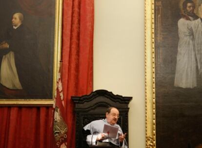 Umberto Eco, ayer, durante su discurso de investidura como doctor honoris causa