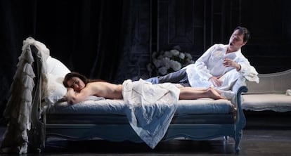 Un momento de &#039;La Traviata&#039;, con Ermonela Jaho y Francesco Demuro.
