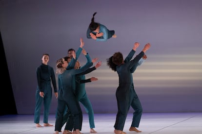 Otro momento de 'Natural Order Of Things', de los coreógrafos y bailarines Guy Nader y María Campos, en Cádiz.