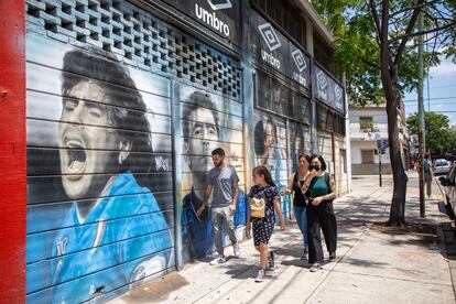 Murales en honor a Maradona, en los alrededores del estadio de Argentinos Juniors.