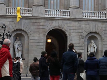 L'Ajuntament de Barcelona ha tornat a col·locar el llaç groc.