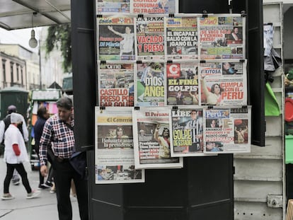 Quiosco de prensa en el centro de Lima, este viernes.