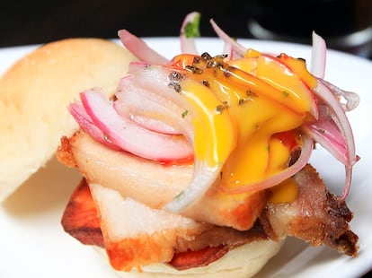 El pan con chicharrón peruano. 